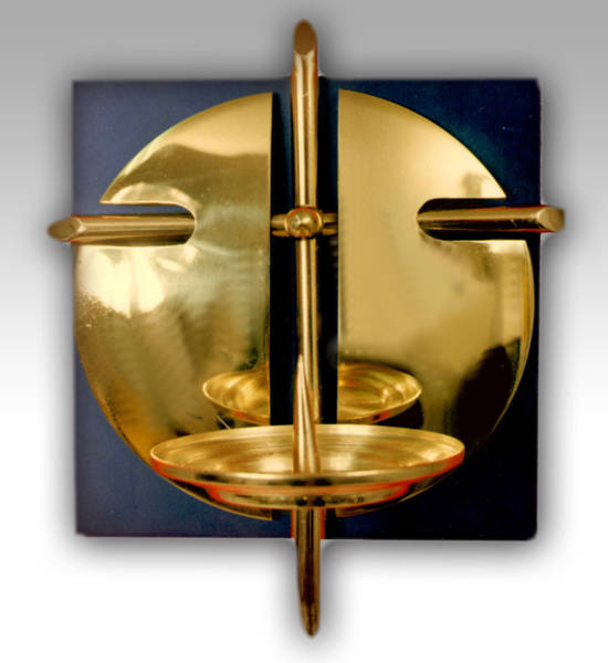 Cache made of brass, gold-plated and lacquered with a height of 18 cm