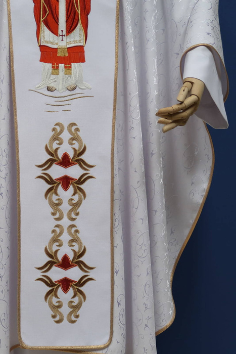 Eucharistic Christ - white chasuble with embroidered belt 