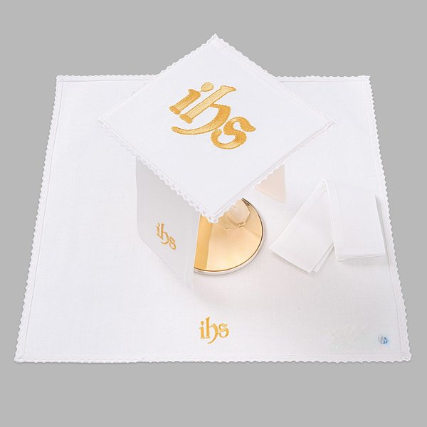 Bielizna kielichowa ołtarzowa wykończona koronką JHS złoty krzyż biały