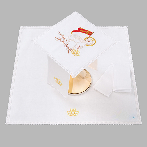 Oltárne plátno na kalich zdobené jahňacou čipkou