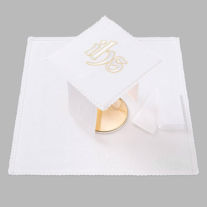 Bielizna kielichowa ołtarzowa wykończona koronką JHS biały