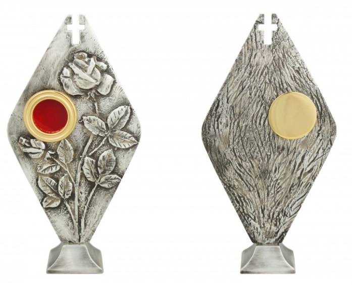 Mosadzný relikviár zasvätený sv. Ricie s výškou 23,5 cm